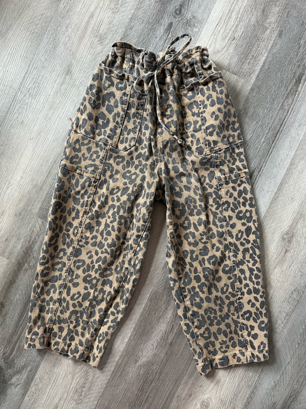 🌻 Leopard Print Barrel Leg Ankle Pants 🌻